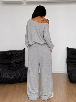 Loose Fit One-shoulder T-shirt And Pants Set Plus Size in Black, close-up detail
