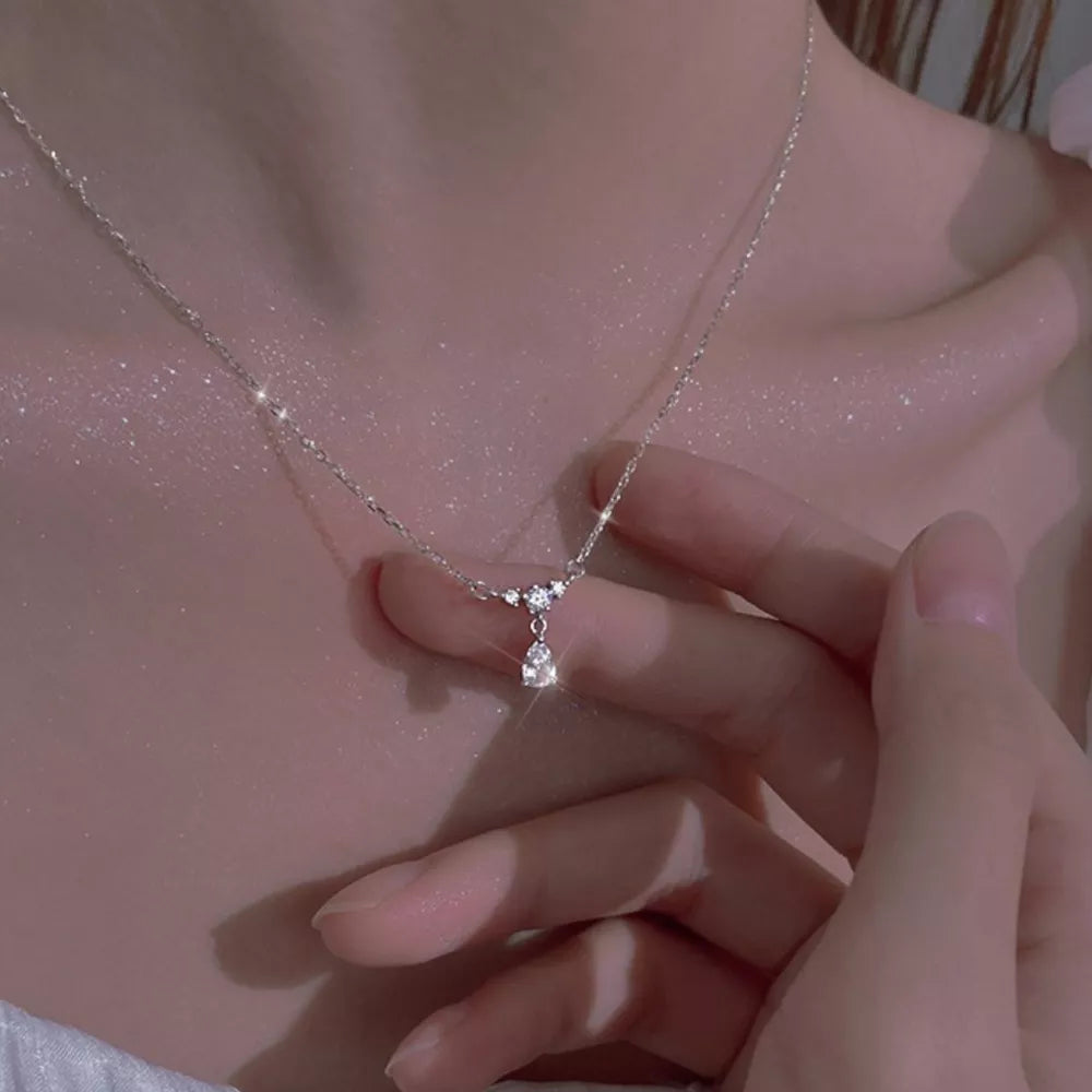 Silver teardrop zircon necklace with delicate chain and sparkling accents