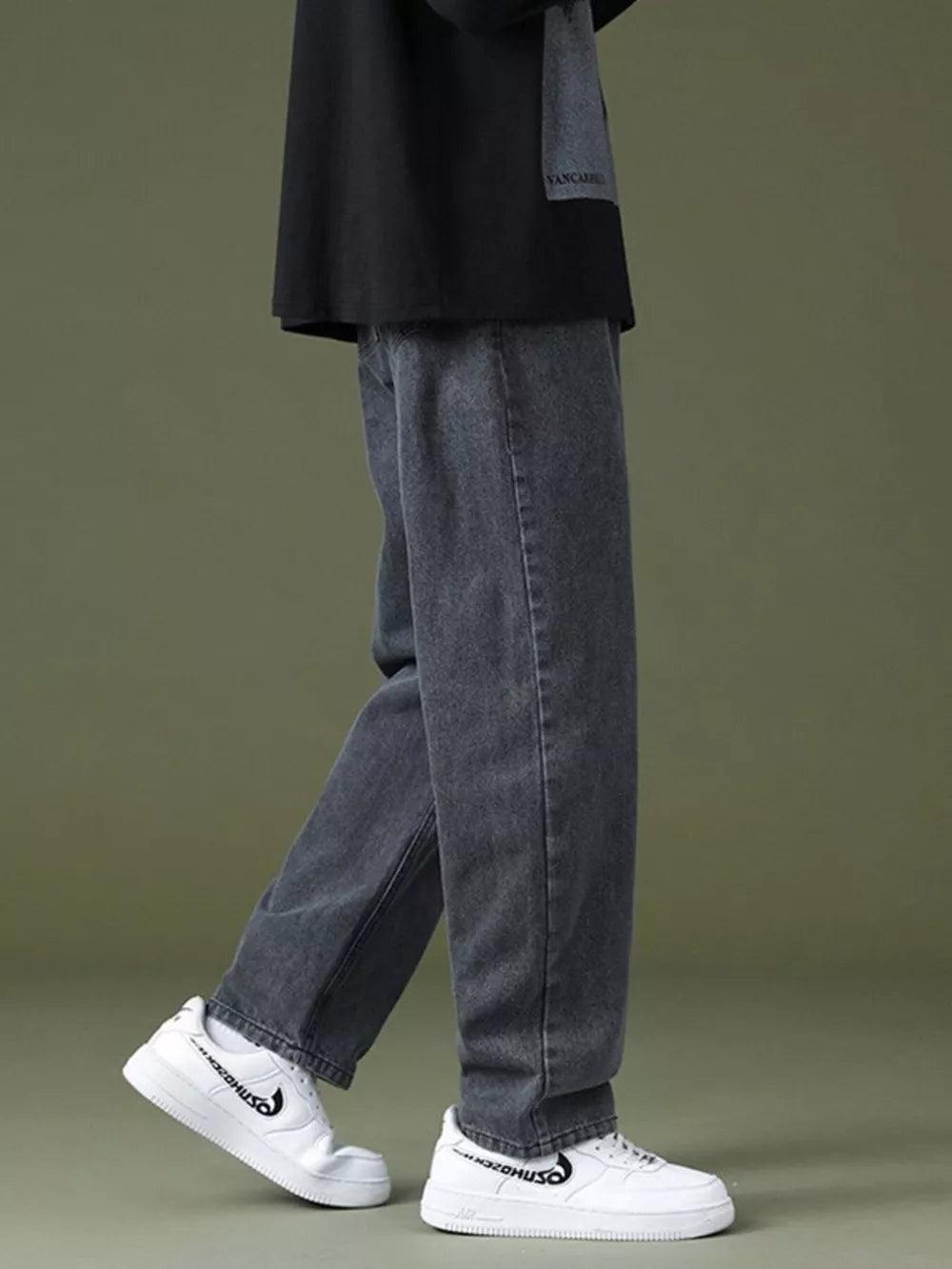 Casual oversized men's dark gray jeans with pockets, relaxed fit.