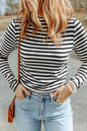 Ribbed turtleneck sweater with black and white stripes, slim fit, long sleeves