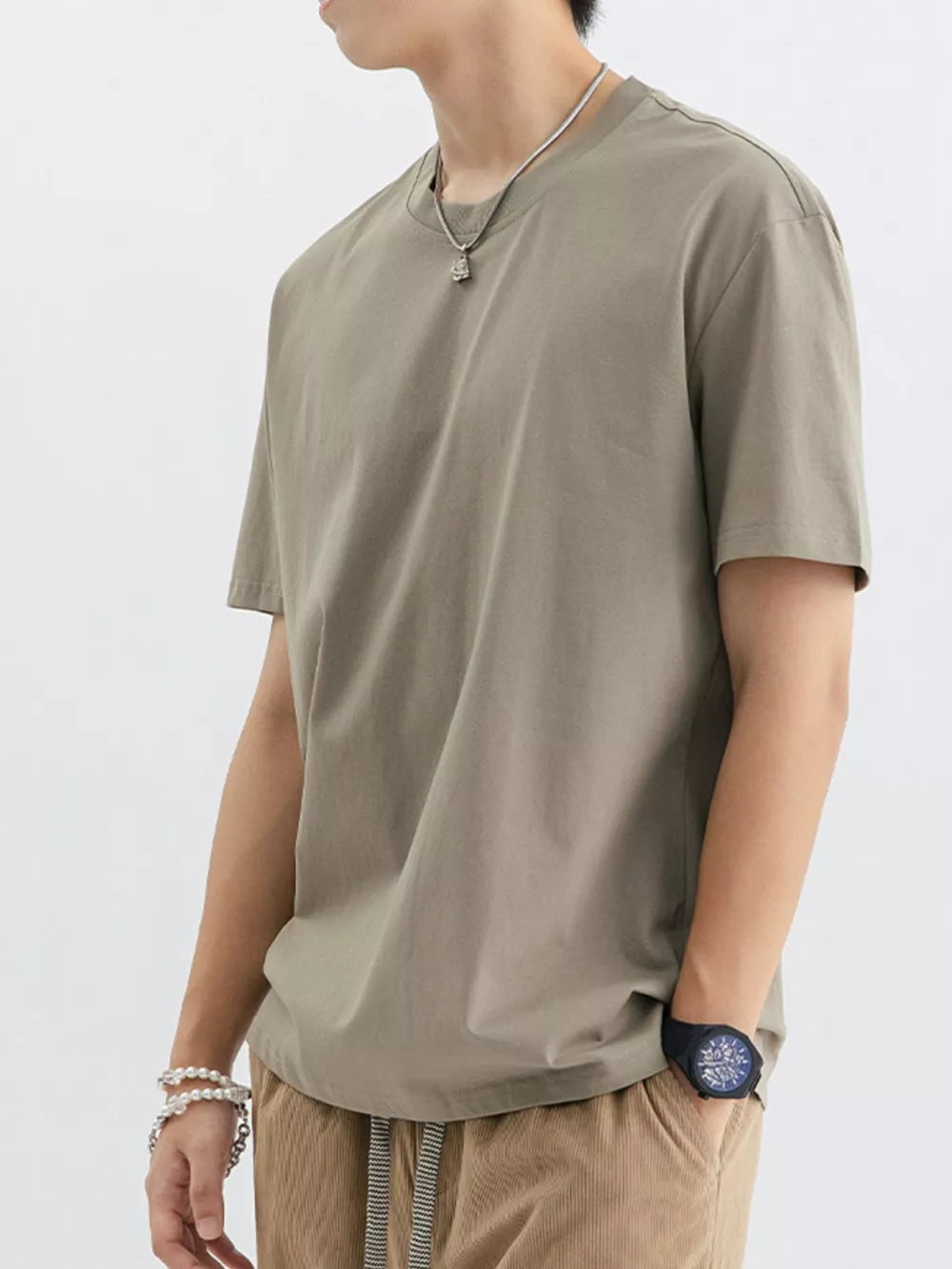 Men's crew neck t-shirt in Bean Green cotton, relaxed fit, short sleeves.