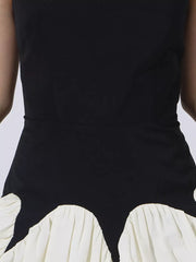 Elegant Two-tone Maxi Dress With Scalloped Waistline