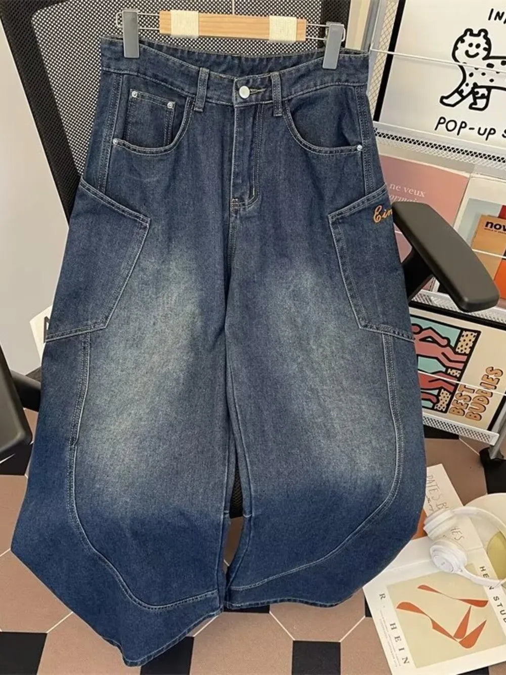Classic vintage wash wide-leg jeans in dark blue denim with angular pockets.
