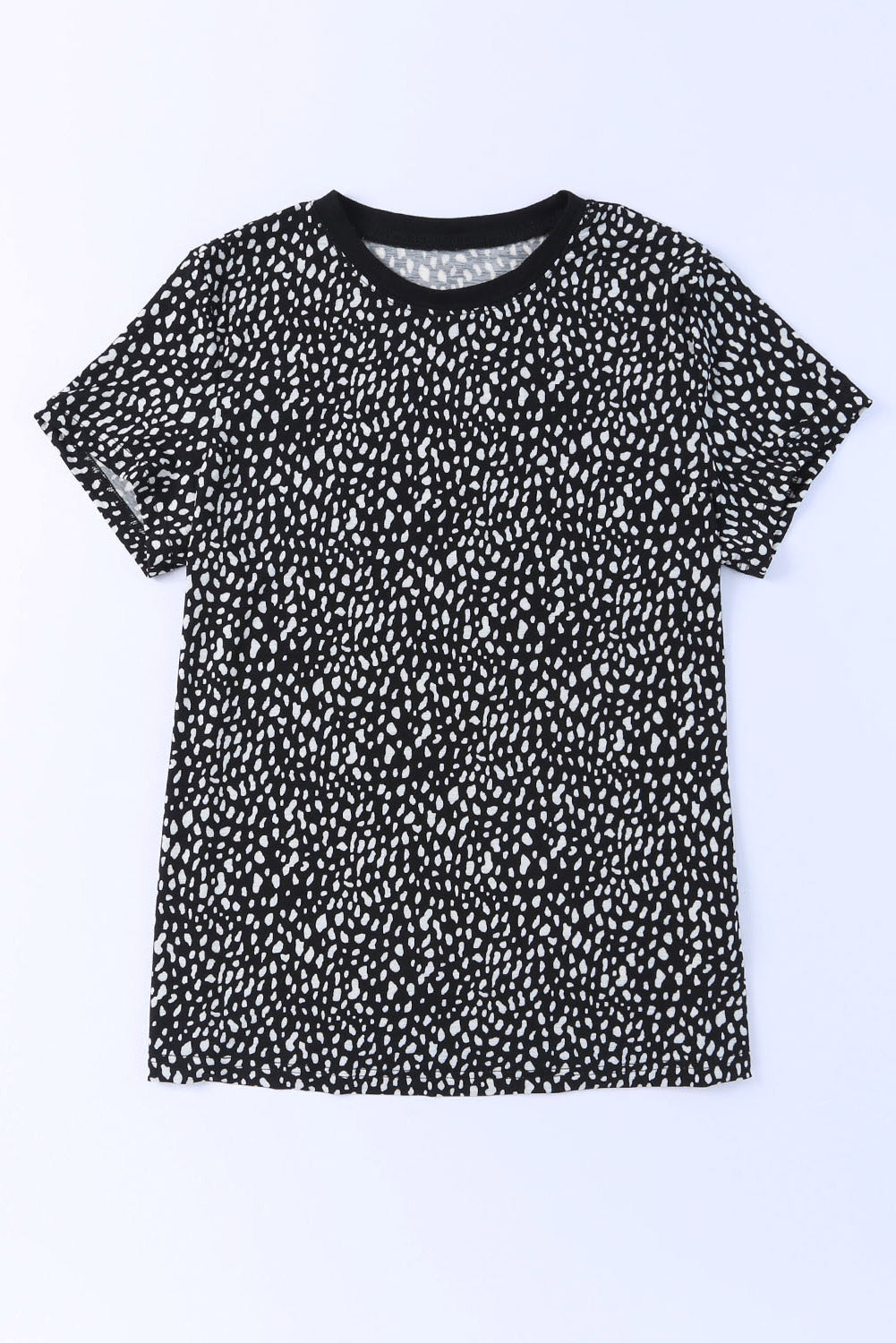 Black spotted print crew neck t-shirt with short sleeves.