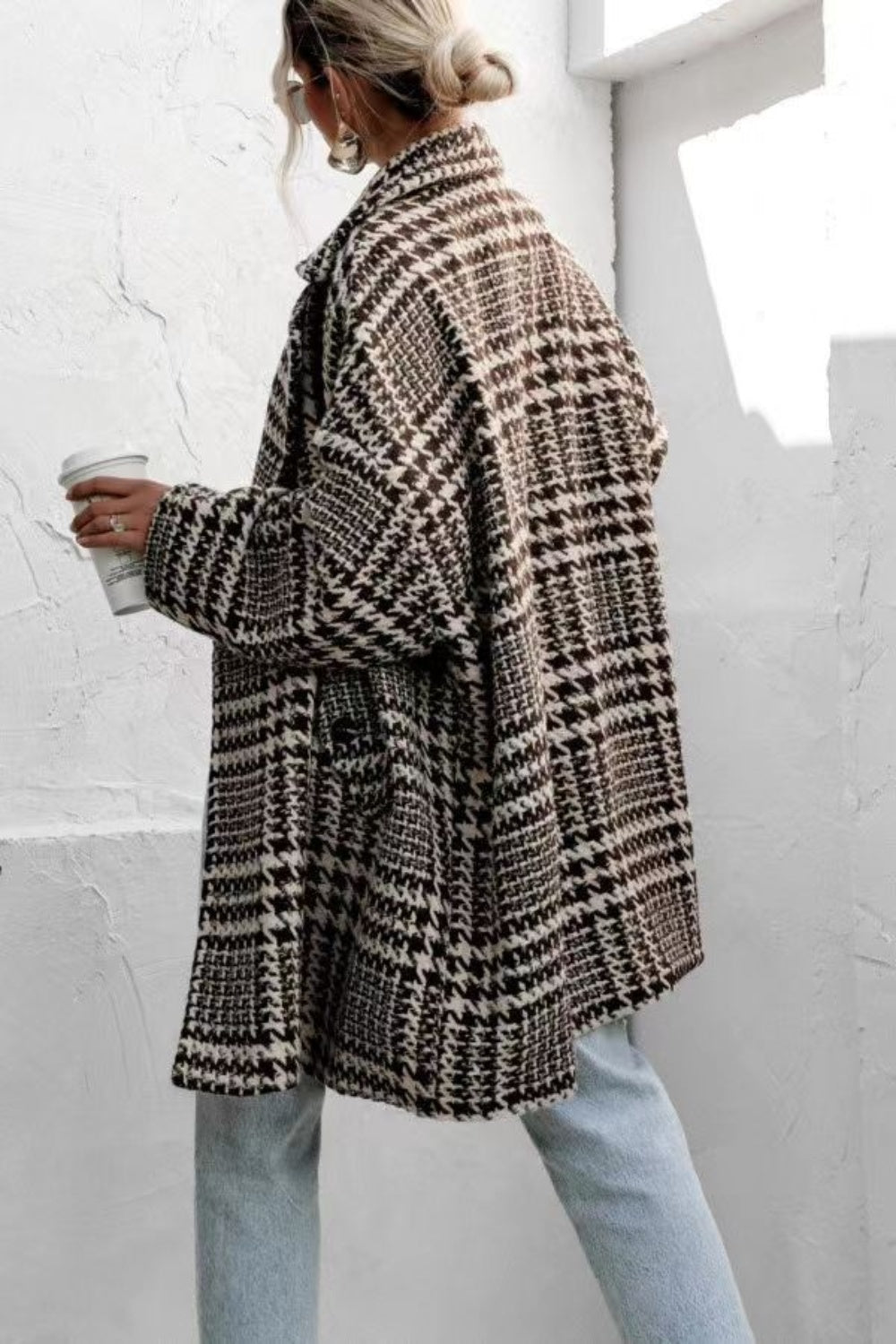 Oversized houndstooth cocoon coat in brown and black with a relaxed fit and wide lapels.