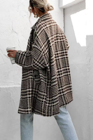 Oversized houndstooth cocoon coat in brown and black with a relaxed fit and wide lapels.
