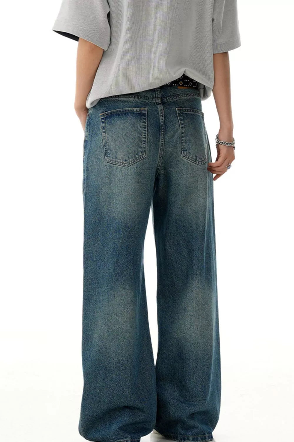 Men's relaxed fit blue washed cotton jeans with a vintage look.