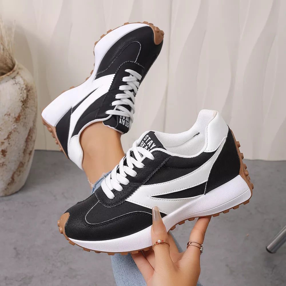 Color-blocked Platform Casual Sneakers in Black, alternate angle