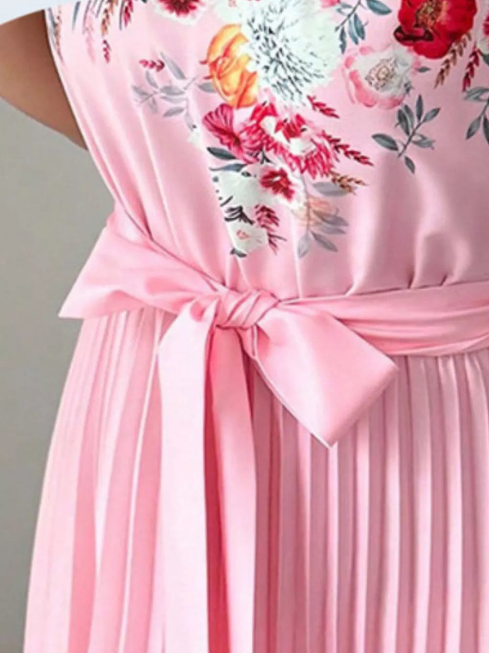 Halter Neck Floral Print Pleated Maxi Dress, close-up detail