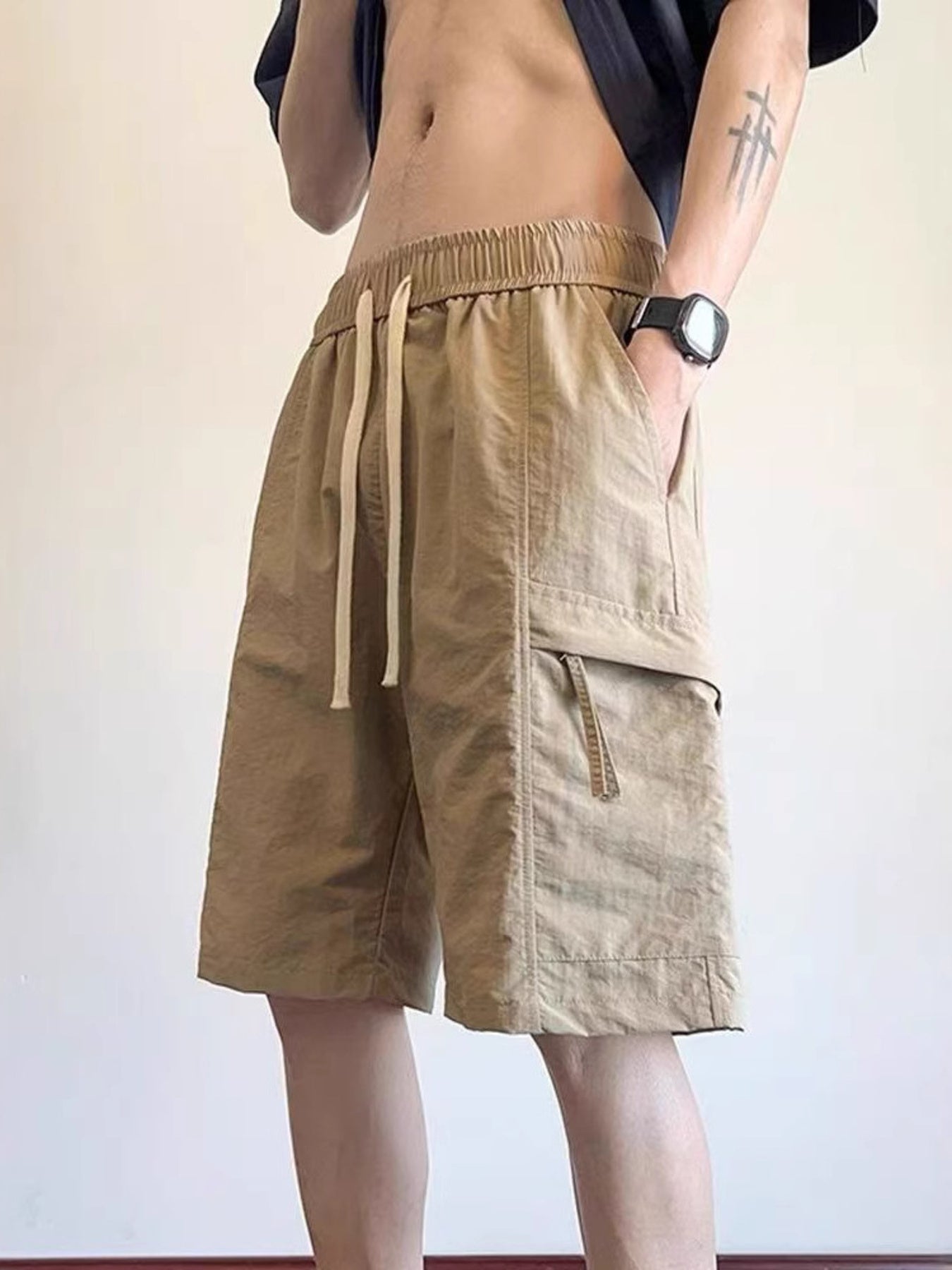 Men's khaki relaxed fit cargo shorts with drawstring and cargo pockets