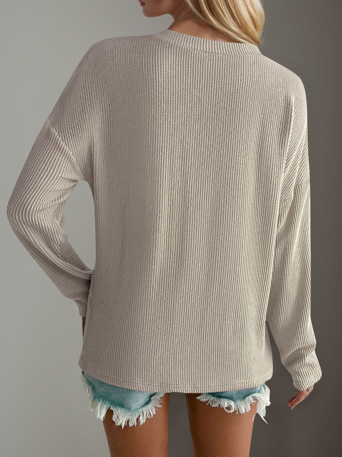 Textured slouchy pocket tee in Dust Storm with long sleeves and a relaxed fit.