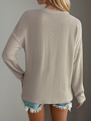 Textured slouchy pocket tee in Dust Storm with long sleeves and a relaxed fit.
