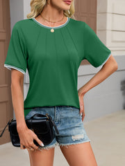 Green t-shirt with contrast trim and pleats, short sleeves, round neckline.