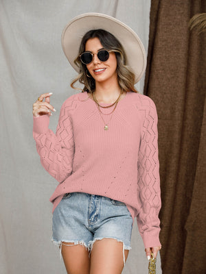 Diamond-cut raglan knit sweater in dusty pink with a V-neck and long sleeves.