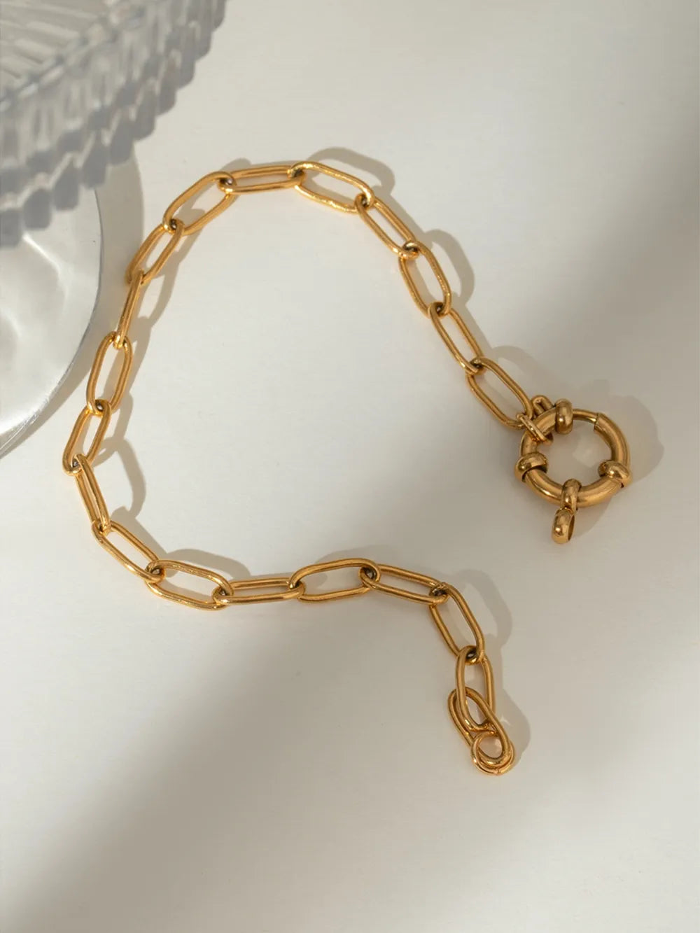 Gold chunky link bracelet with circular clasp