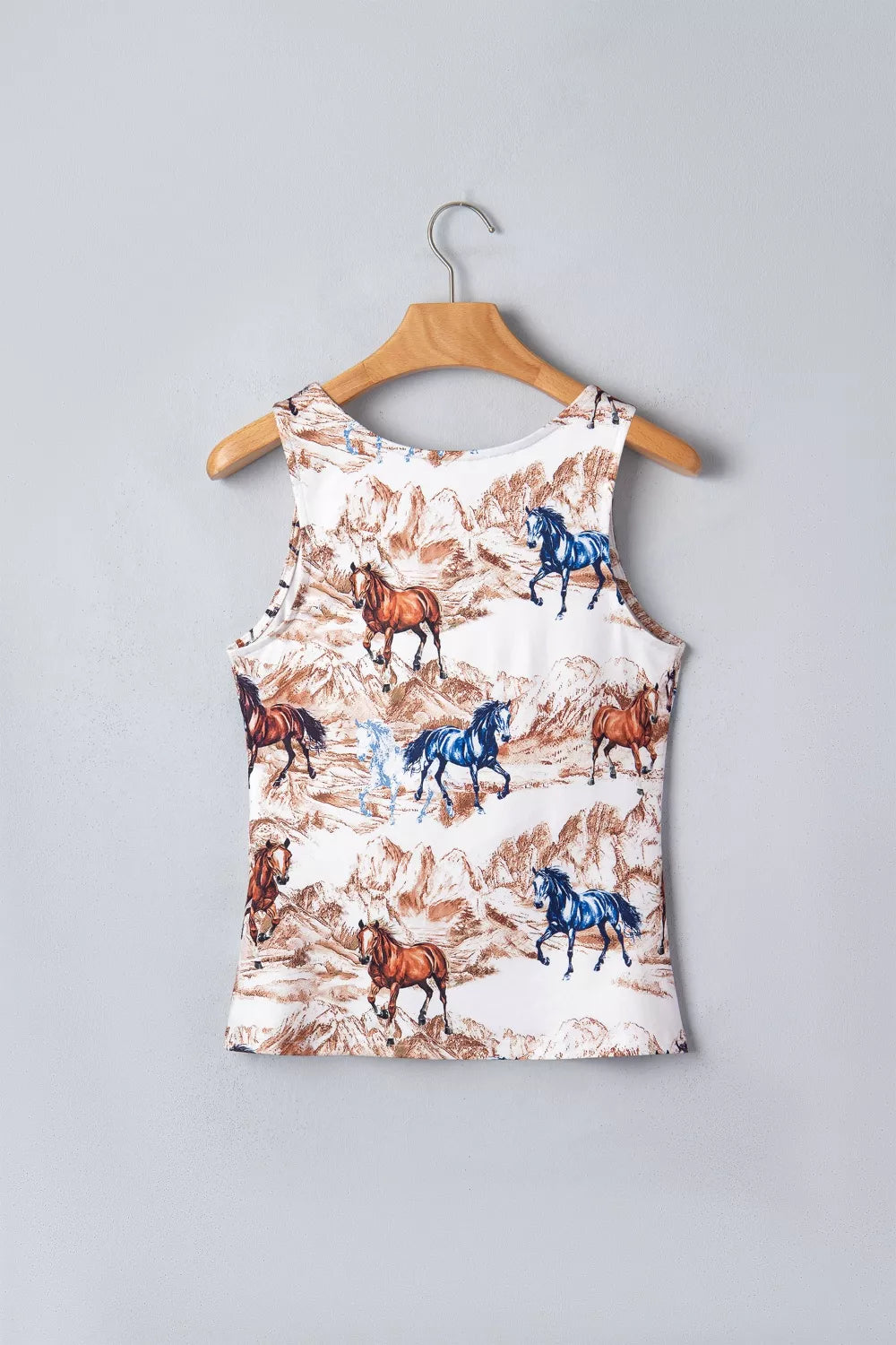 Western-inspired slim fit tank top with horse and mountain print in polyester.