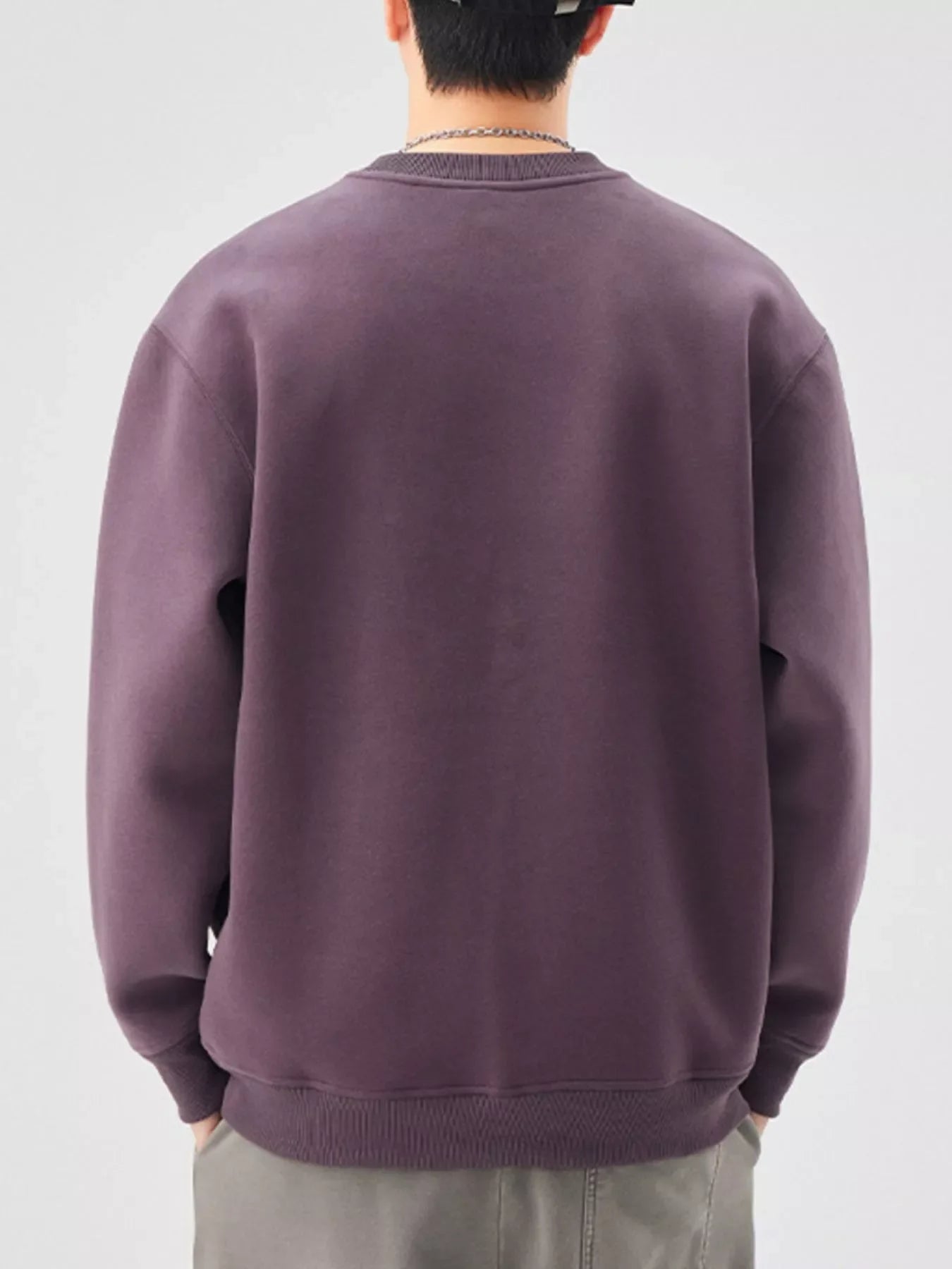 Men's oversized purple crewneck sweatshirt with ribbed cuffs and hem