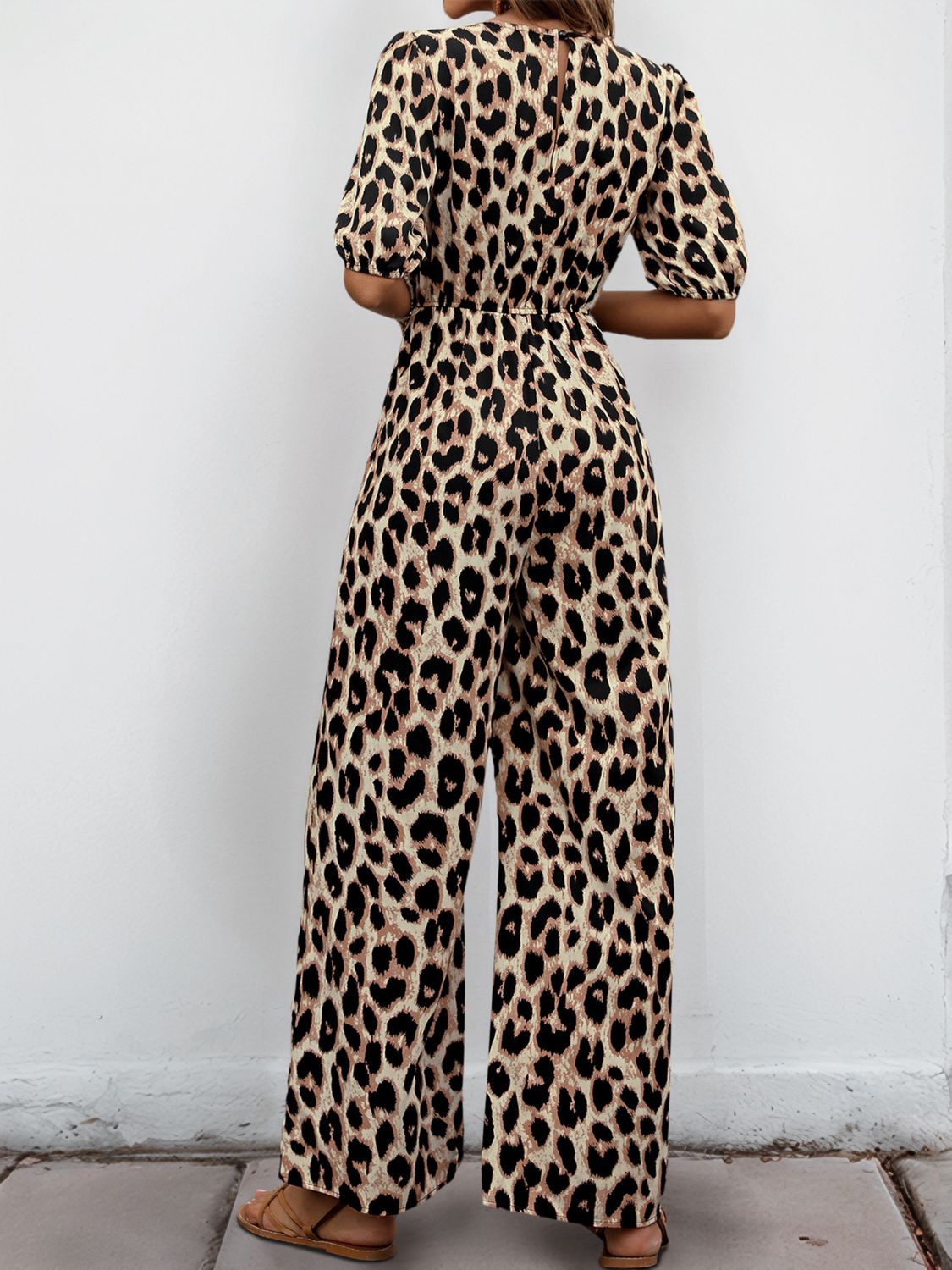 Leopard print jumpsuit with puff sleeves and wide legs