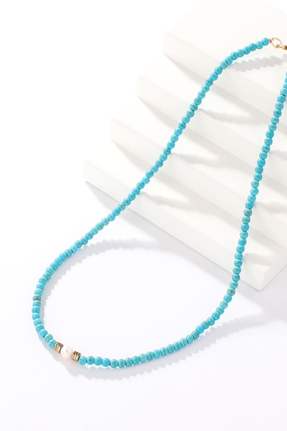 Turquoise bead necklace with pearl and gold accent detail