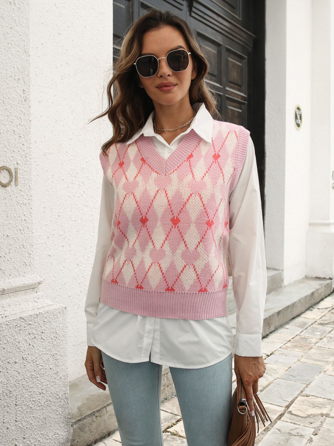 Argyle knit vest in blush pink with heart motif, V-neck, acrylic.