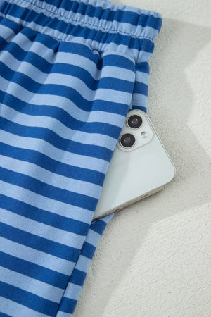 Relaxed blue striped cotton two-piece set with a phone in the pocket.