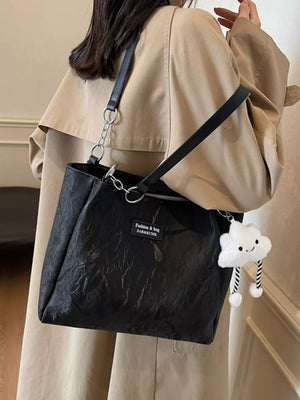 Pu Leather Shoulder Bag in Black, fit detail