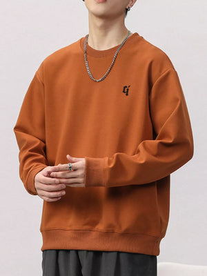 Plus-size round-neck sweatshirt in Caramel with embroidered logo detail and ribbed cuffs.