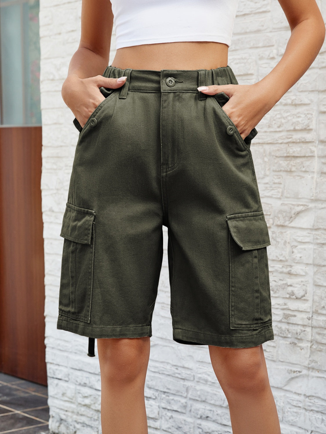 Army green denim bermuda shorts with cargo pockets and buttoned closure.