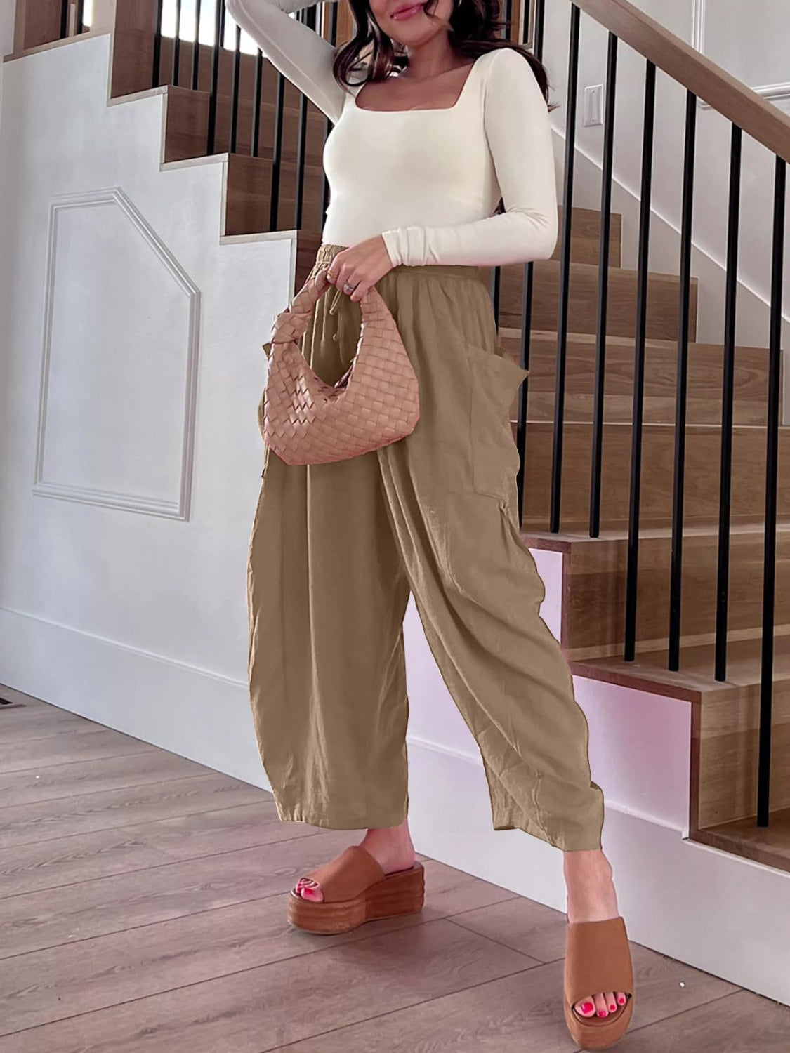 Linen balloon trousers in camel with cargo pockets and a relaxed fit.
