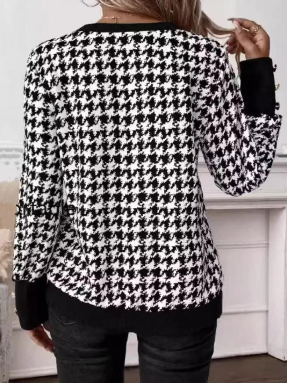 Printed V-neck Long Sleeve T-shirt in houndstooth, alternate angle