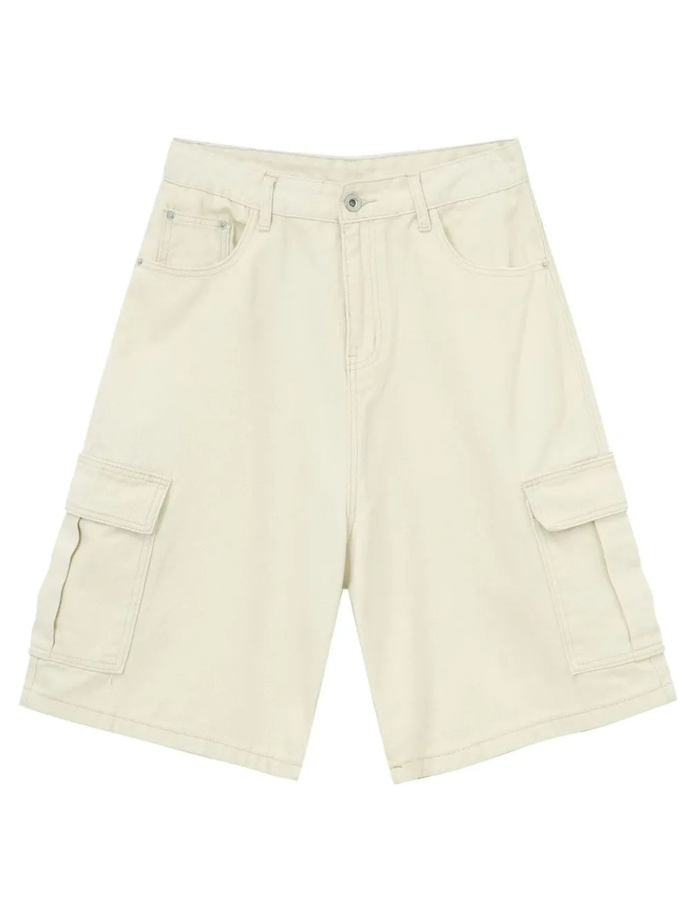 Beige baggy cargo Bermuda shorts with buttoned waist and side pockets.