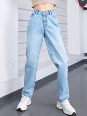 Light wash denim jeans with V-waistline and relaxed fit, buttoned closure.