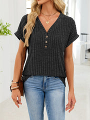 Ribbed knit v-neck t-shirt with buttons in black, short sleeves, casual fit