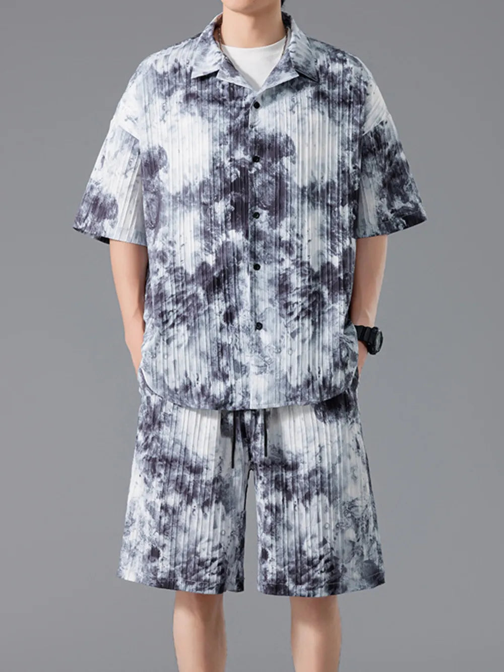 Men's tie-dye pleated casual set in dark navy with short sleeves and drawstring shorts.