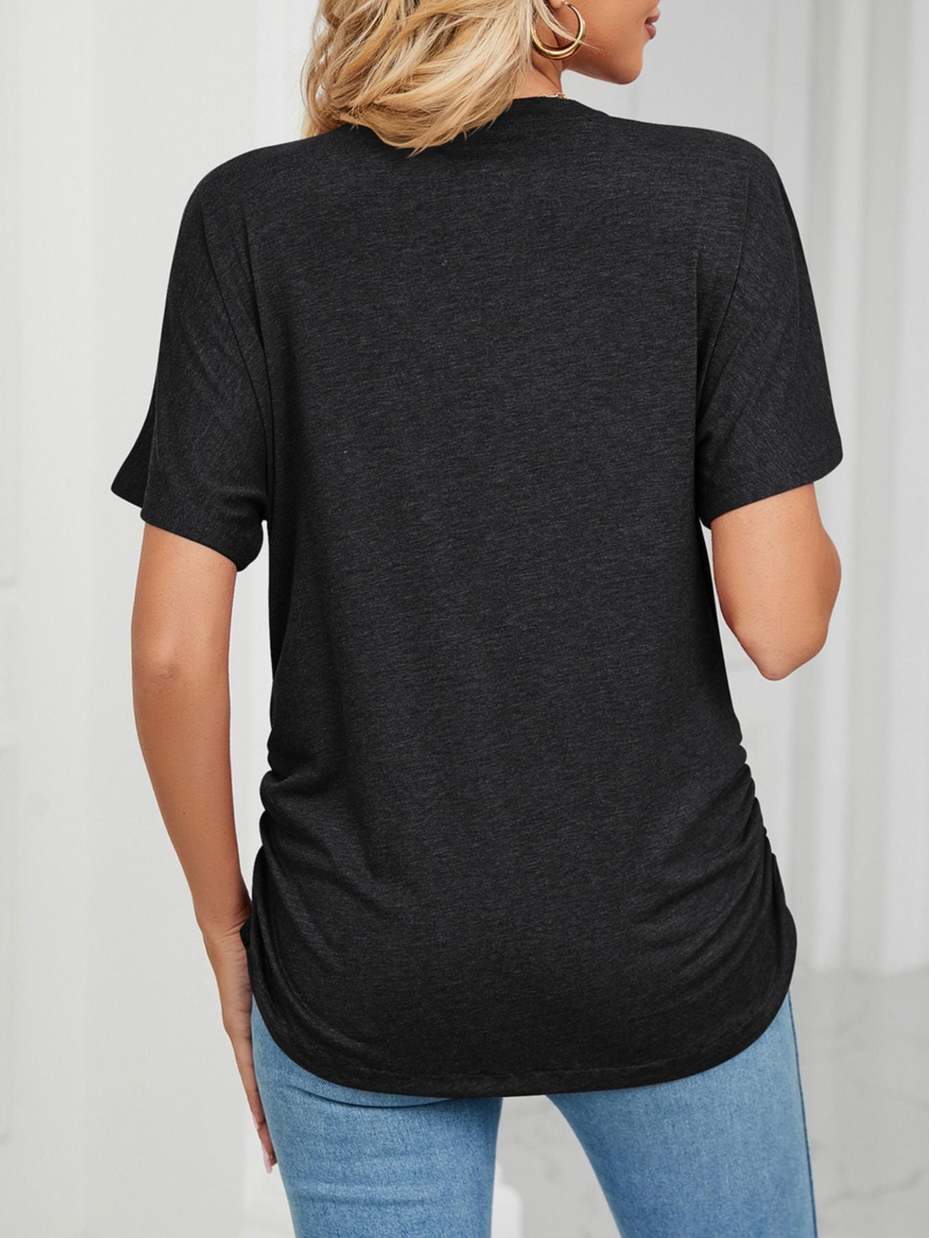 Relaxed V-neck short sleeve t-shirt in dark grey with ruched side detail.
