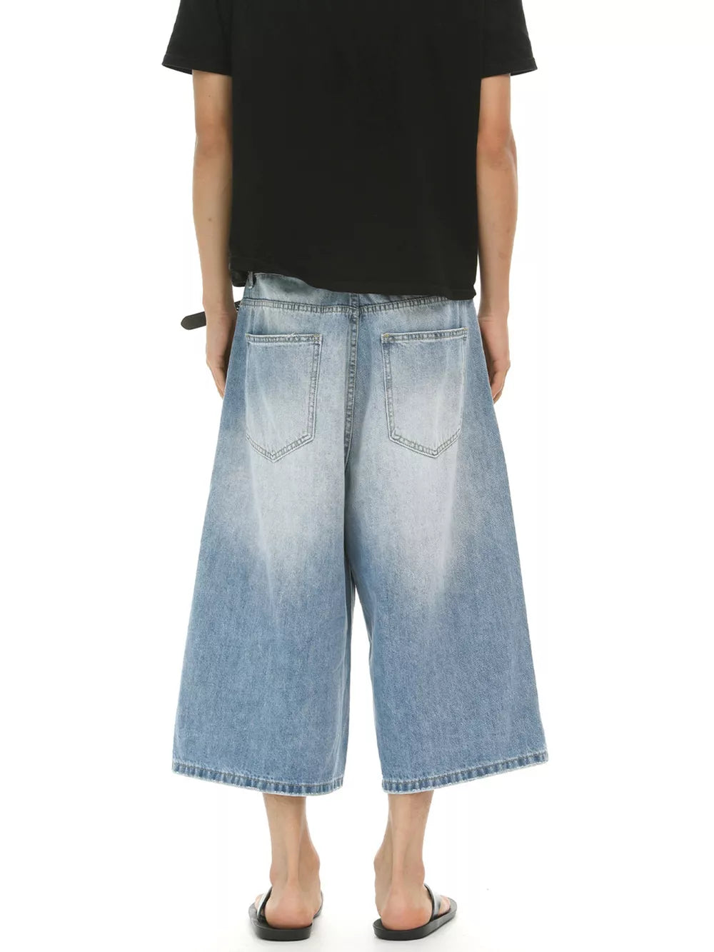 Light blue relaxed fit cropped cotton jeans with a faded wash.