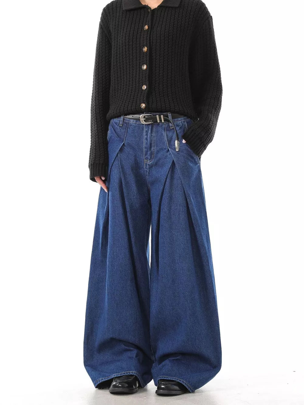 Men's dark blue 100% cotton wide leg jeans with deep pleats
