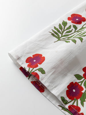 V-neck mini dress in white cotton with red floral print and pockets detail