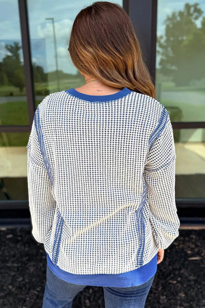 Contrast stitching sweatshirt in cream with blue trim and a subtle dot pattern.