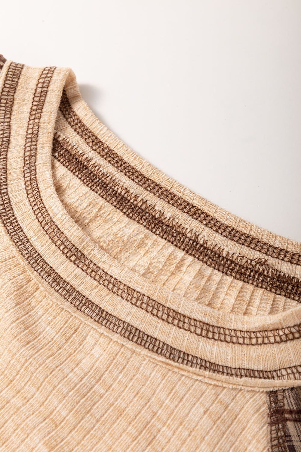 Paisley Puff Sleeve Raglan Tee in Dust Storm beige ribbed knit with brown contrast stitching detail.