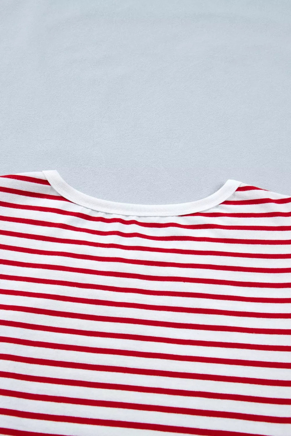 Classic striped maternity t-shirt in red and white cotton with puff sleeves and crew neck.