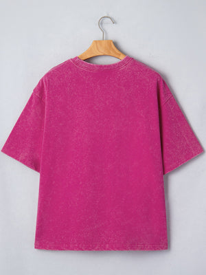 Pink acid wash cotton t-shirt with crew neck and short sleeves.