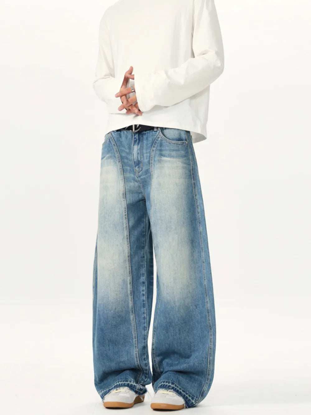 Relaxed fit washed cotton jeans in blue with a baggy cut and front seam detail.