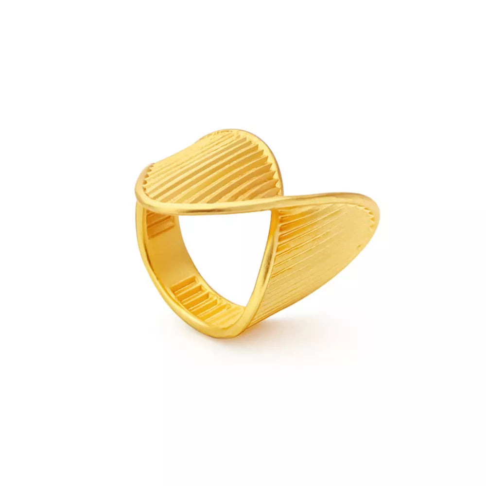 18k gold-plated ring with twisted texture and ribbed detail