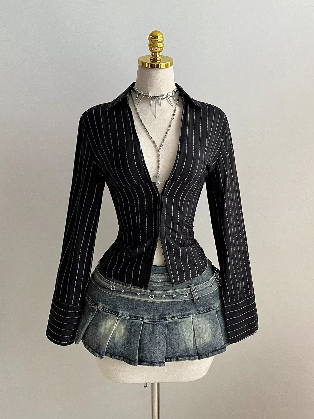 Striped Long Sleeve Fitted Blouse, editorial view