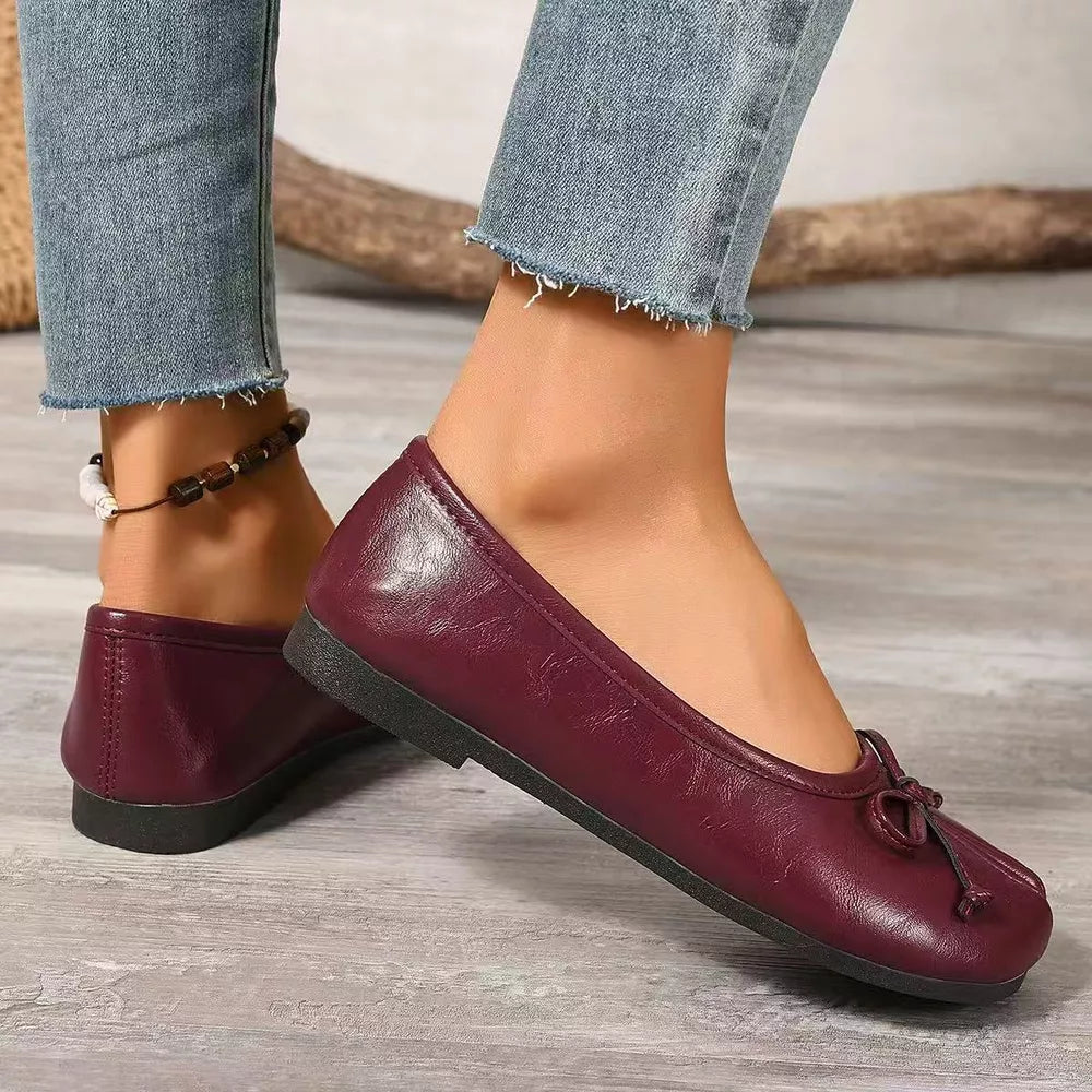 Burgundy tabi slip-on flats with bow detail