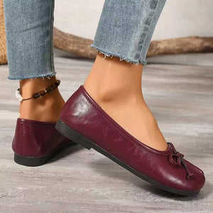 Burgundy tabi slip-on flats with bow detail