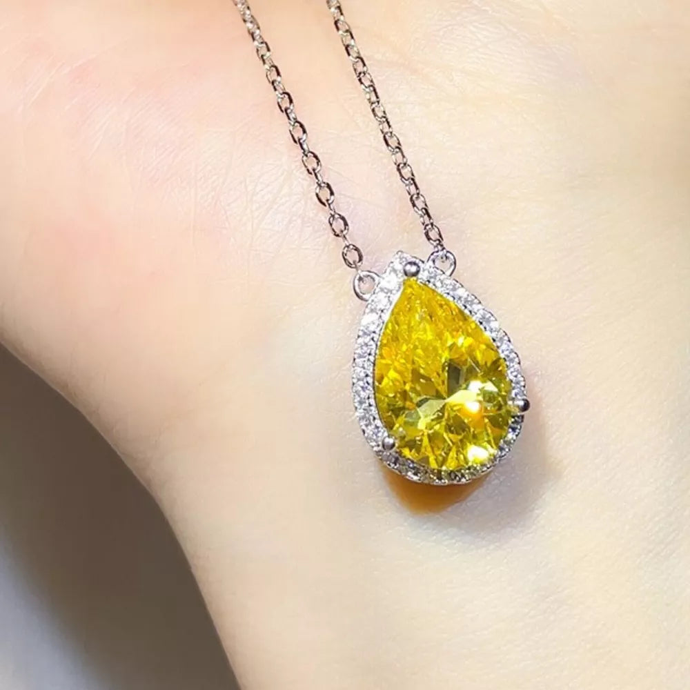 1 Carat Sterling Silver Moissanite Pendant Necklace, close-up detail