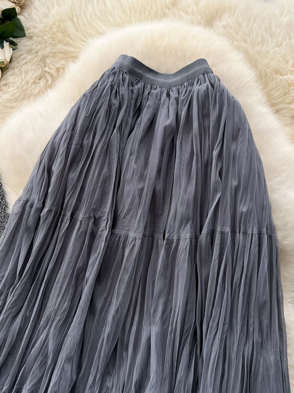 Elegant gray tiered tulle skirt with lining and delicate pleats