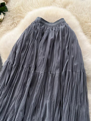 Elegant gray tiered tulle skirt with lining and delicate pleats